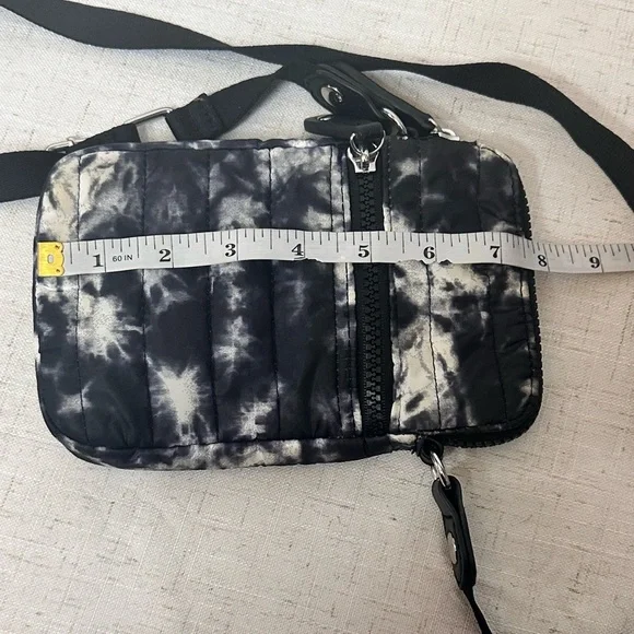 Sondra Roberts Squared Quilted Puffer Crossbody Bag - Picture 7 of 9